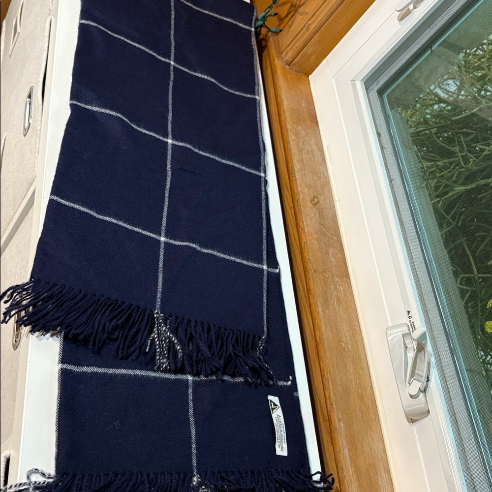 NWOT 100% Baby Alpaca navy blue shawl white pin stripe blanket 52 x 65